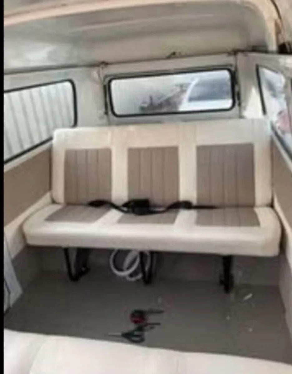 131  Volkswagen kombi - Image 4