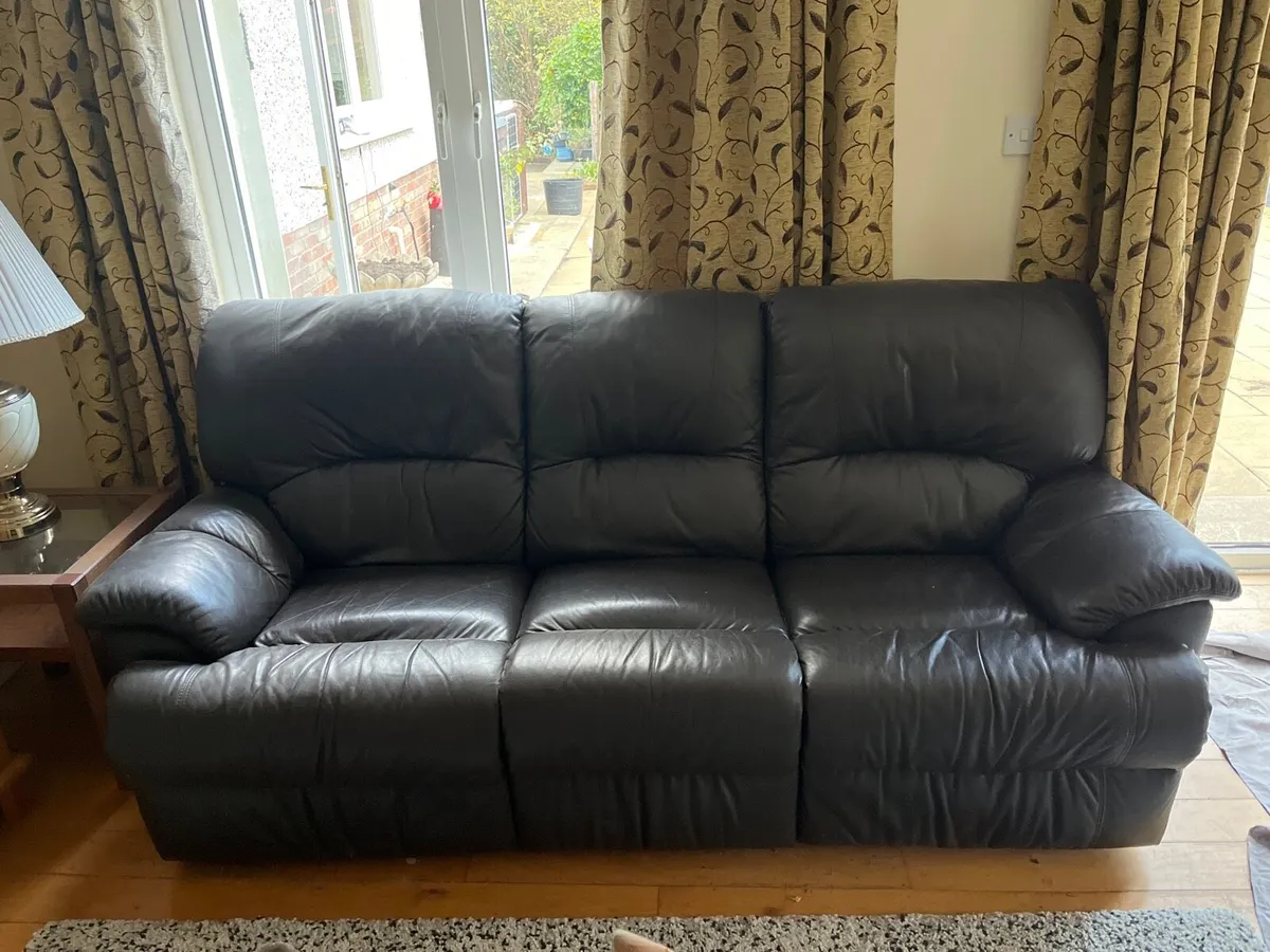 Sofa leather 3 2 1 recliner. - Image 3
