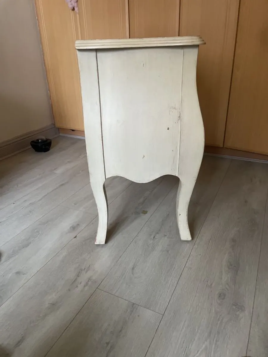 2 drawer French style chest - Image 2