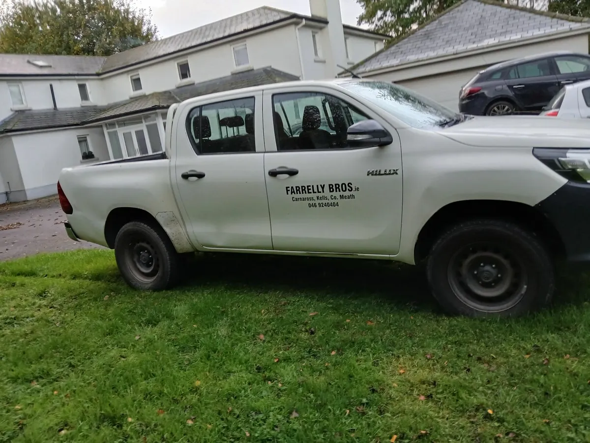 Toyota Hilux 2017 - Image 2
