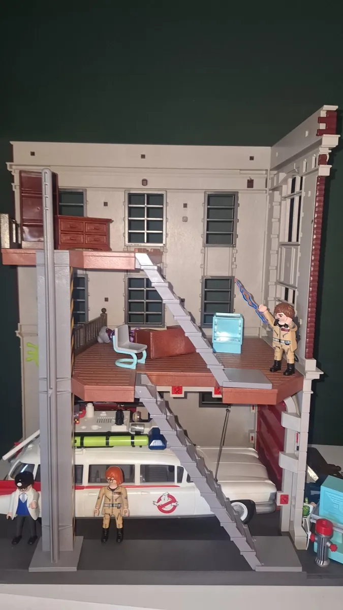 Ghost buster house and car - Image 1