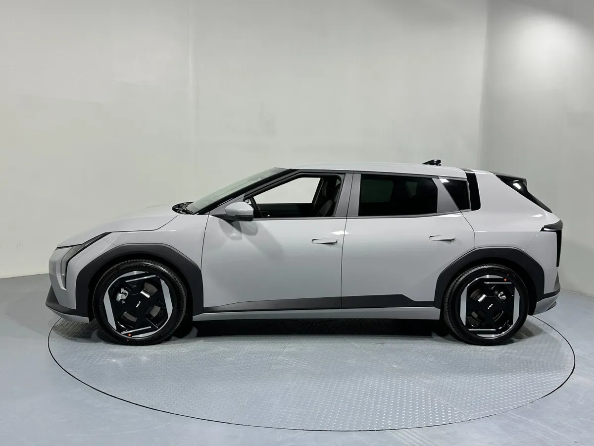 Kia EV4 Earth 3 Hatchback 252 - Image 4