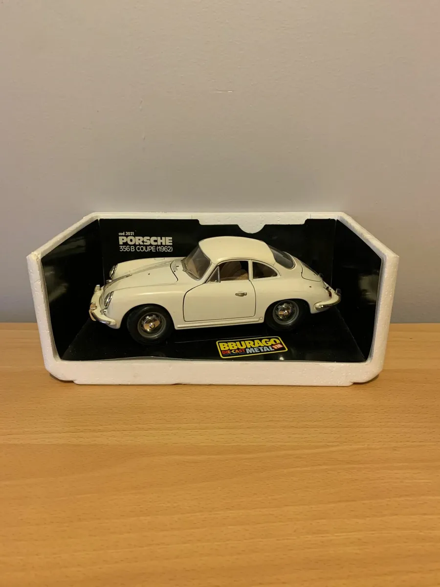 1962 Porsche 356 B Coupe 1/18 Burago Model Car - Image 2