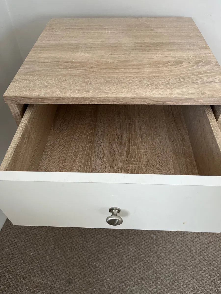 Pair of modern bedside lockers - Image 2