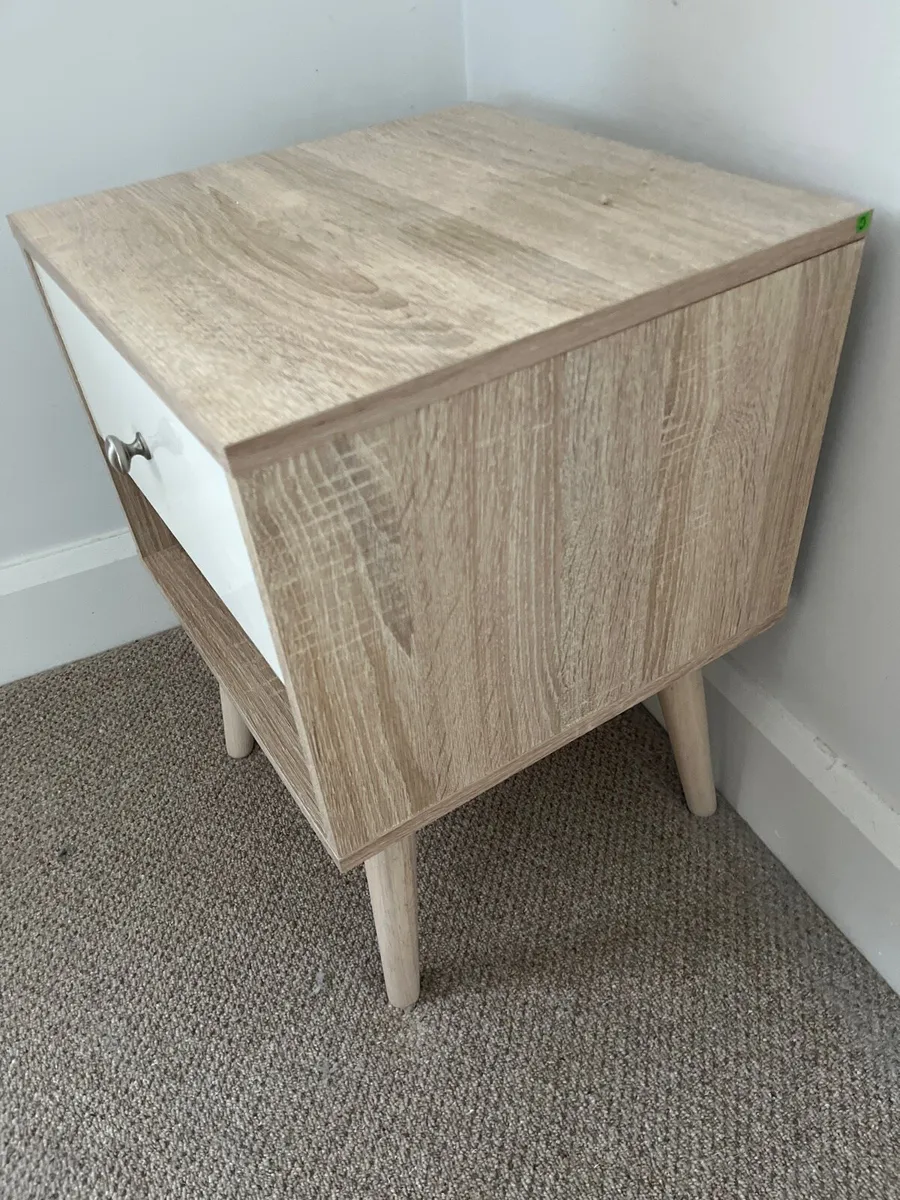 Pair of modern bedside lockers - Image 3