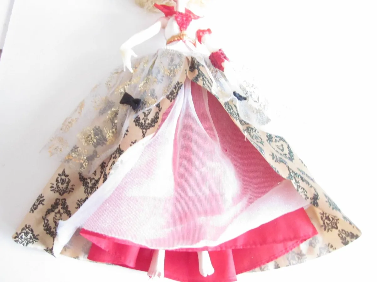 Barbie EverAfter High AppleWhite Thronecoming Doll - Image 2