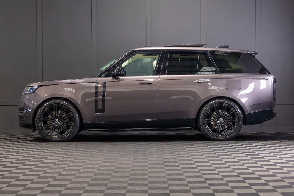 2025 Range Rover Autobiography P550e - Image 3