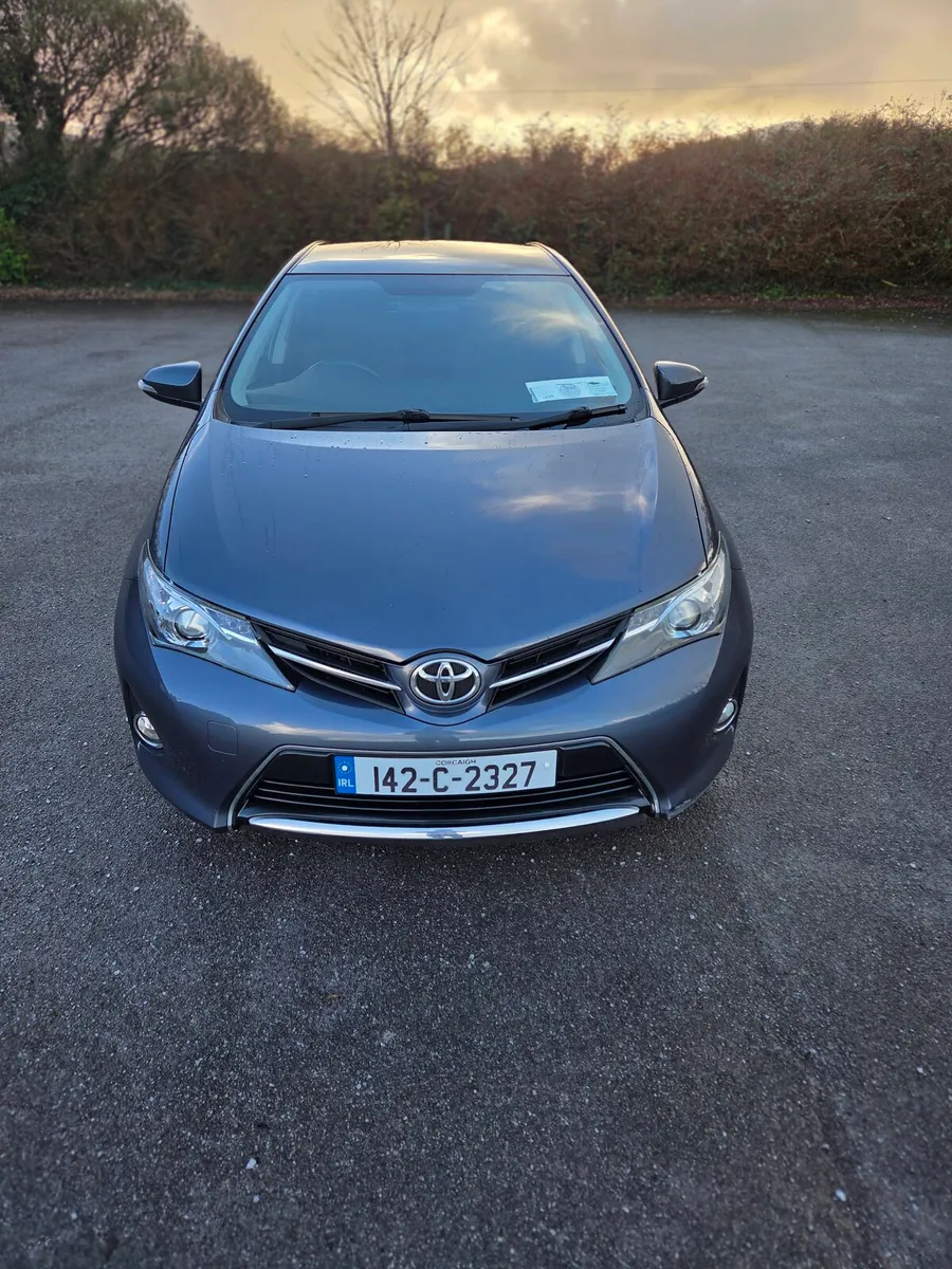 Toyota Auris 2014 - Image 2