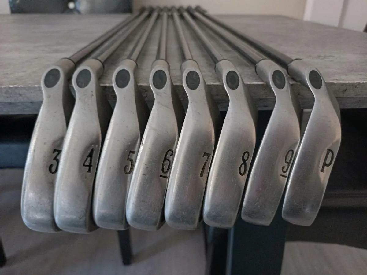 Callaway big Bertha golf irons. Right handed club - Image 1