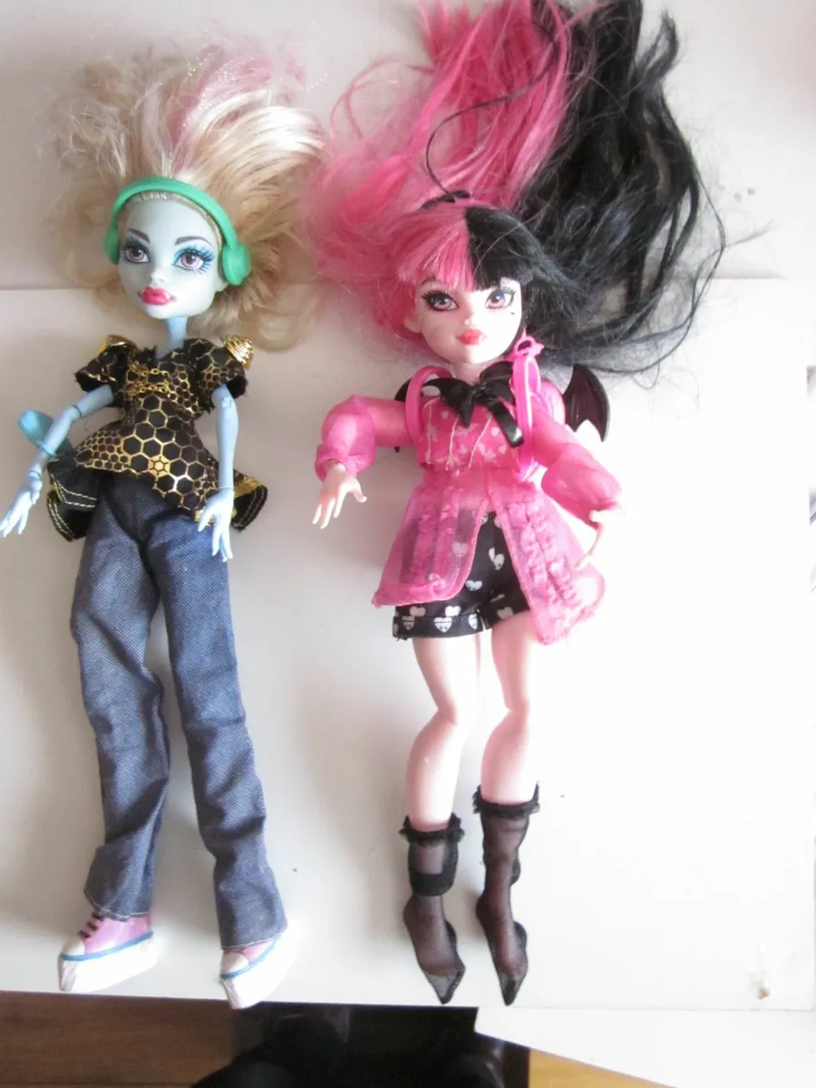 Monster High  Dolls: Abbey Bominable & Draculaura - Image 1