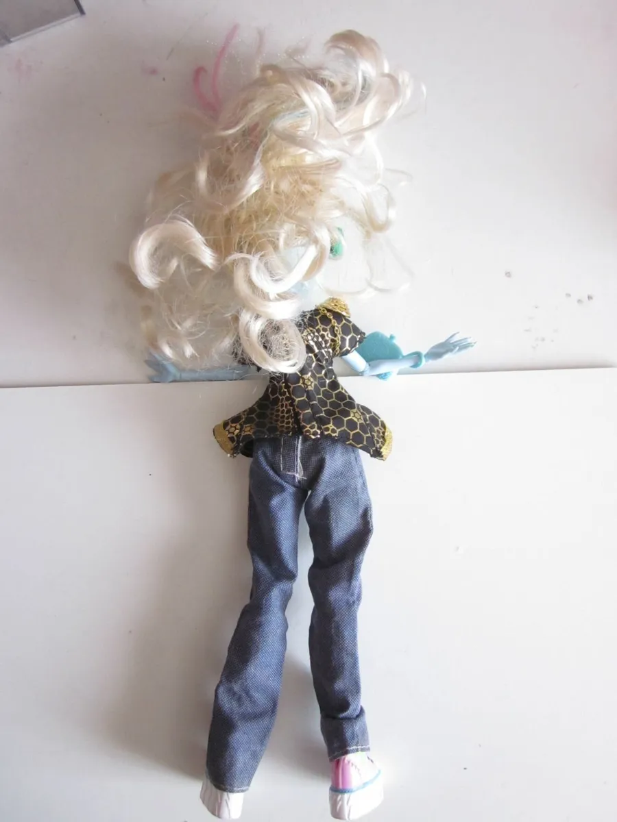 Monster High  Dolls: Abbey Bominable & Draculaura - Image 2