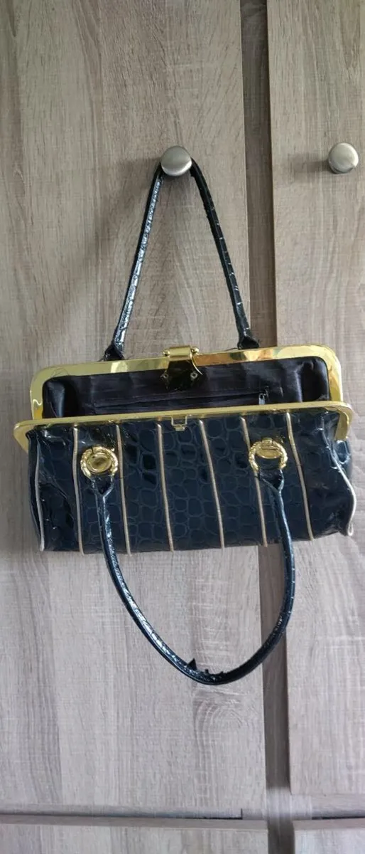 Black lacquered gold bag - Image 1