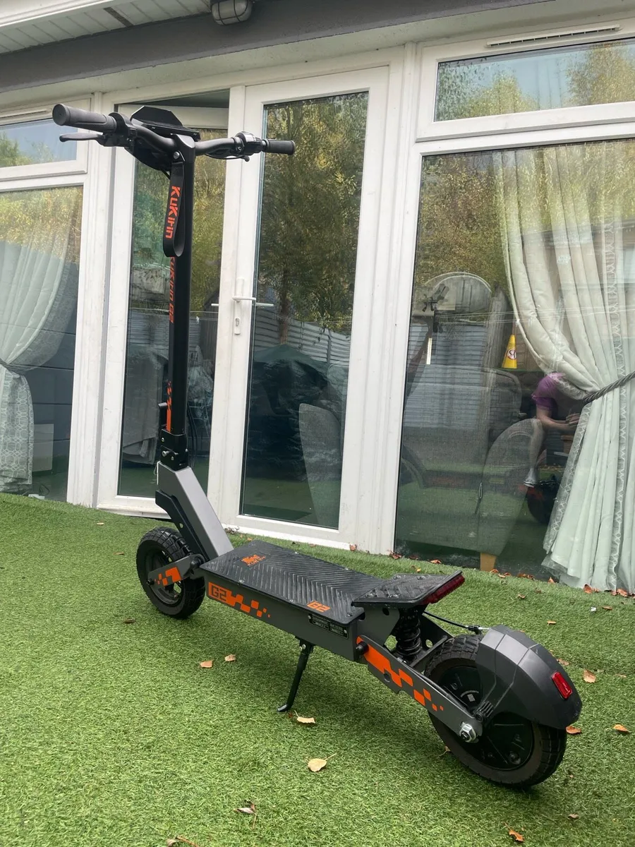 Kukirn g2 electric scooter - Image 4