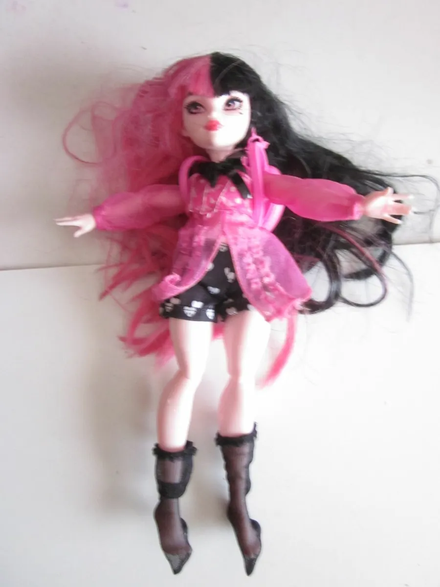Monster High  Dolls: Abbey Bominable & Draculaura - Image 4