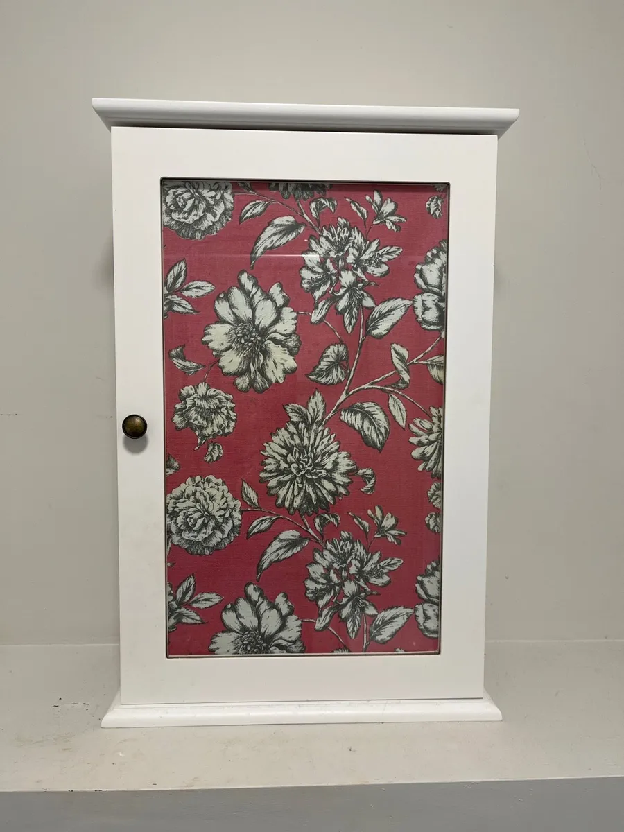 Modern glass fronted cabinet - Image 1