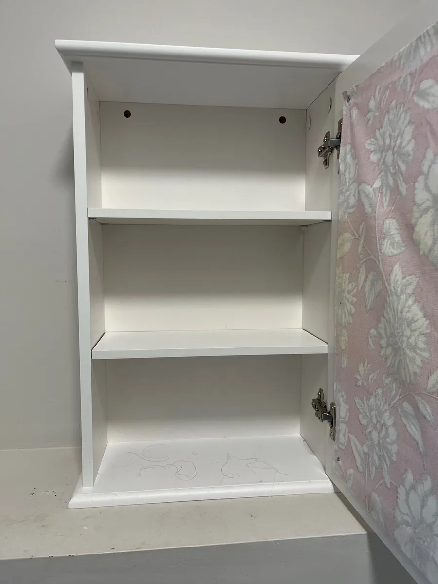 Modern glass fronted cabinet - Image 2