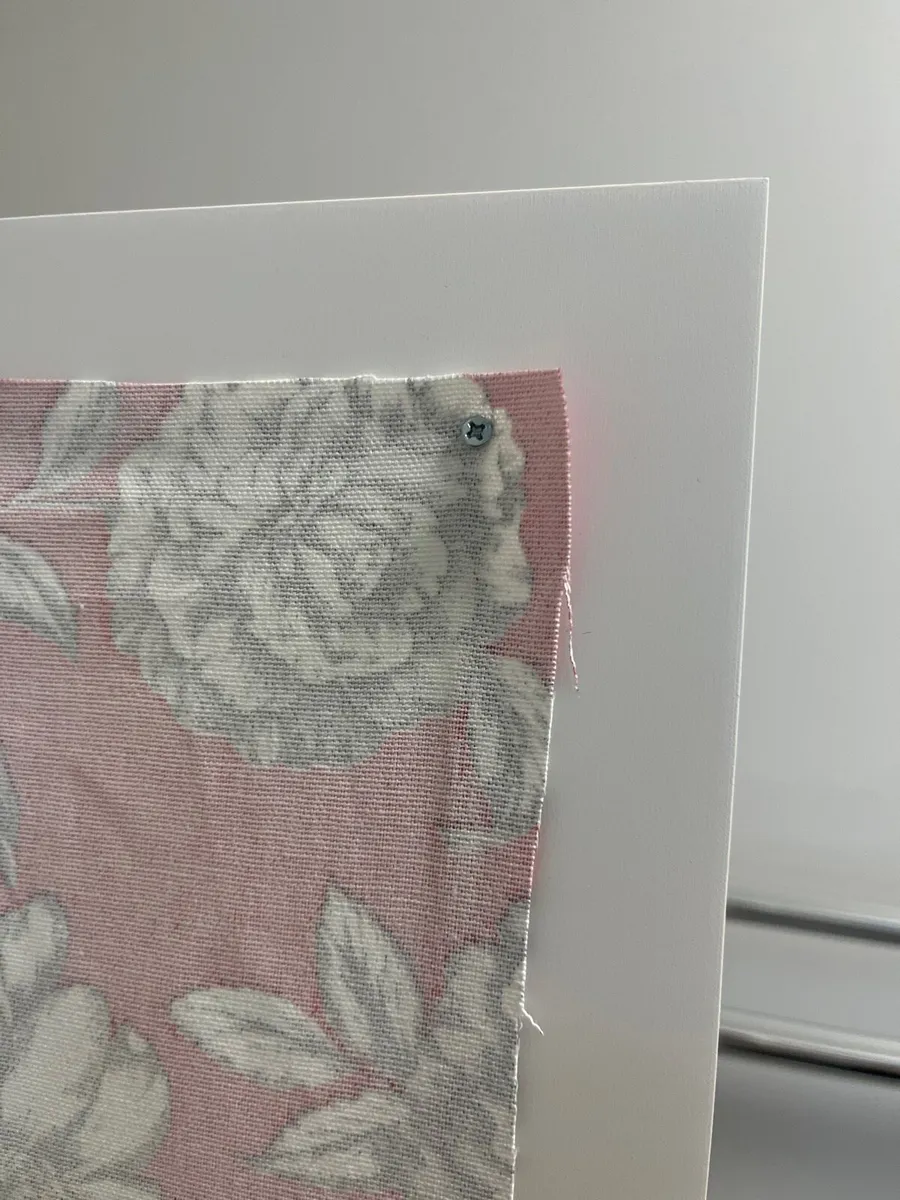 Modern glass fronted cabinet - Image 3