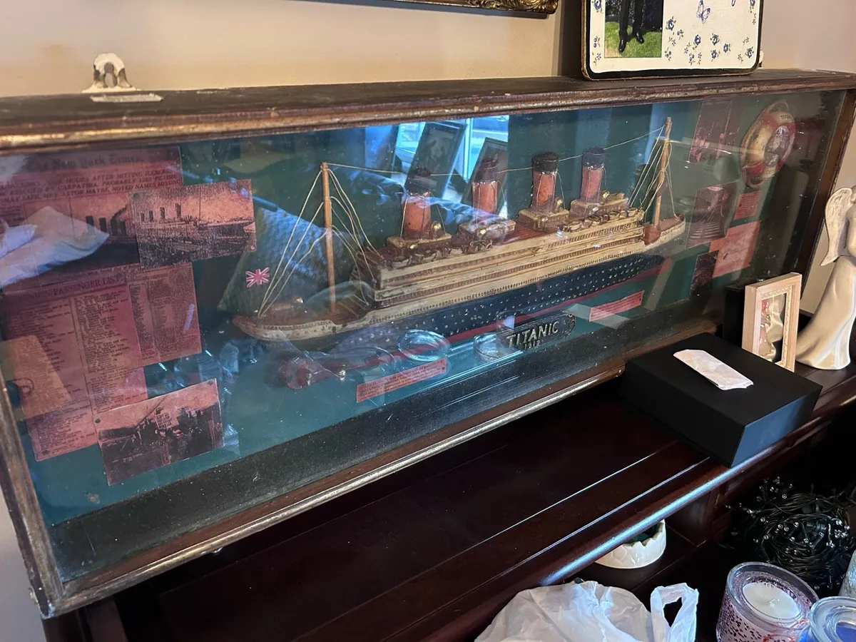Titanic Ship in Glass Case - Image 2