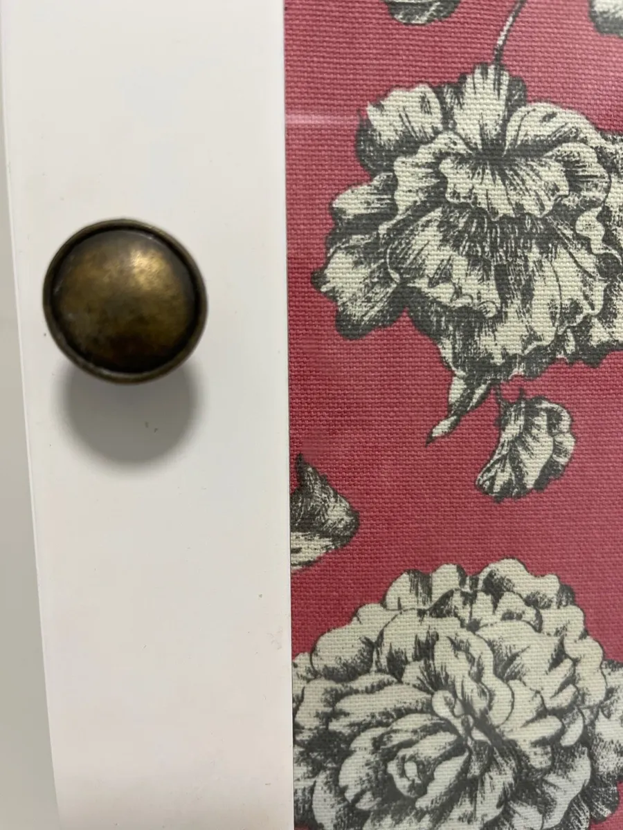 Modern glass fronted cabinet - Image 4