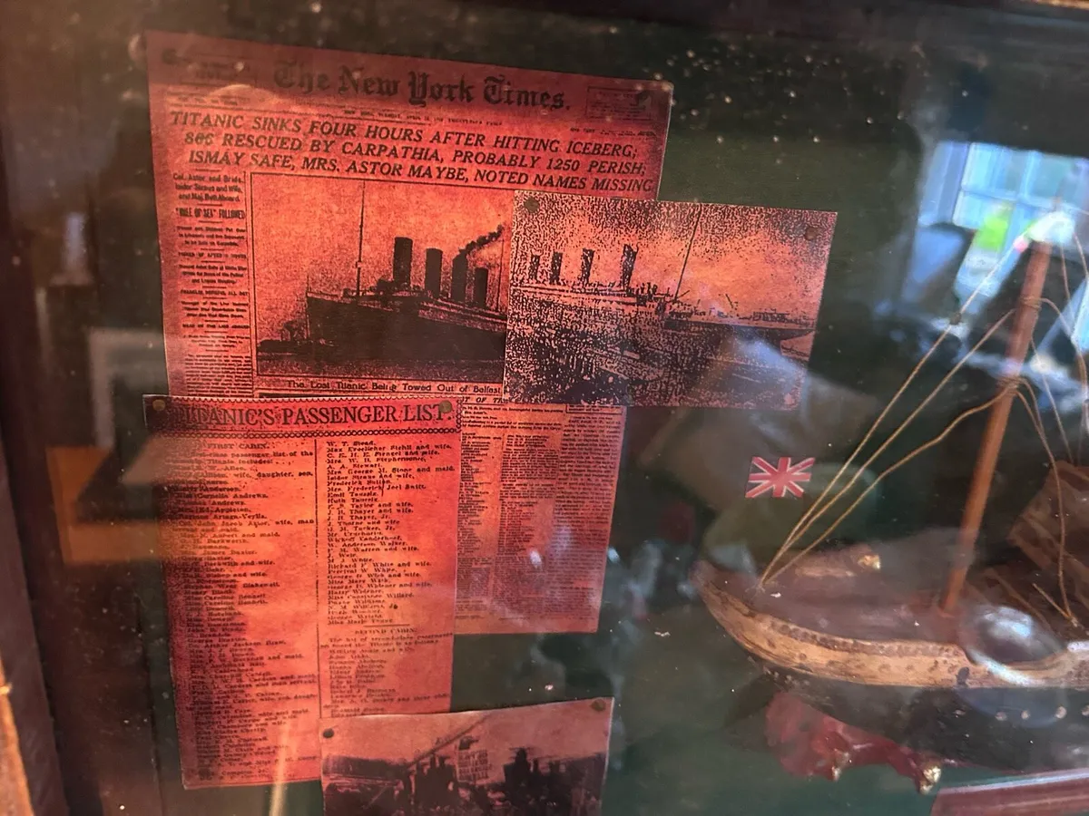 Titanic Ship in Glass Case - Image 3