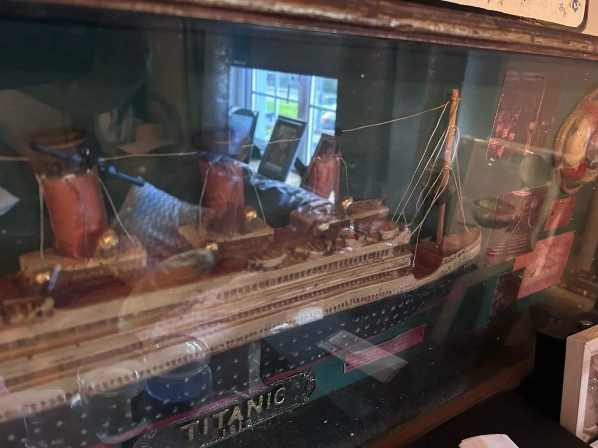 Titanic Ship in Glass Case - Image 4