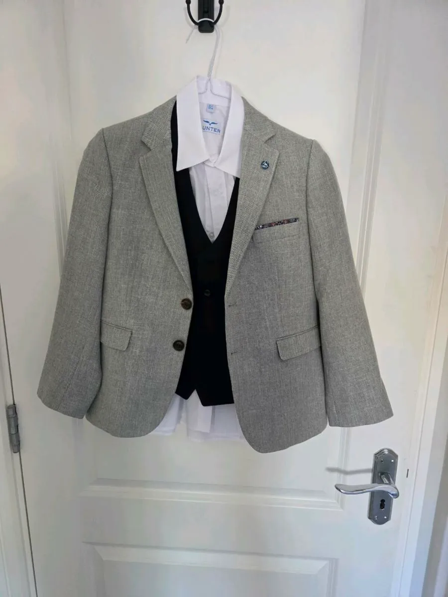 Boys suit - Image 3