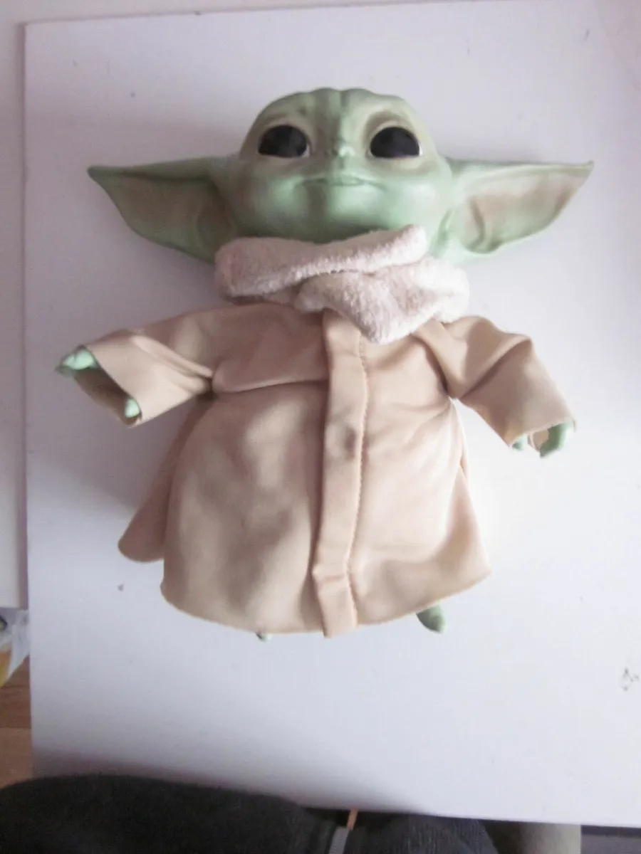 Hasbro 7.5" Star Wars The Child Baby Yoda Talking - Image 1