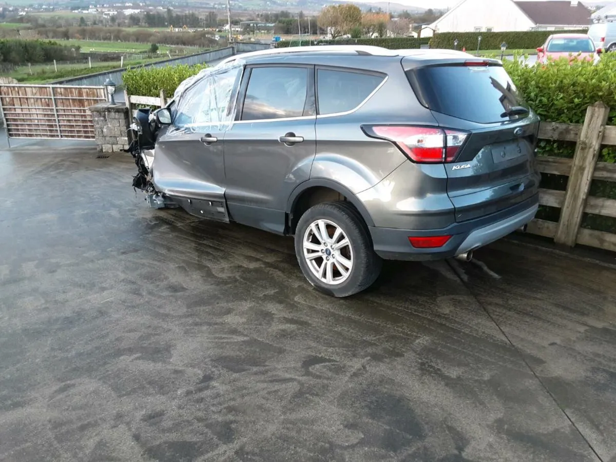 2019 ford kuga for breaking - Image 1