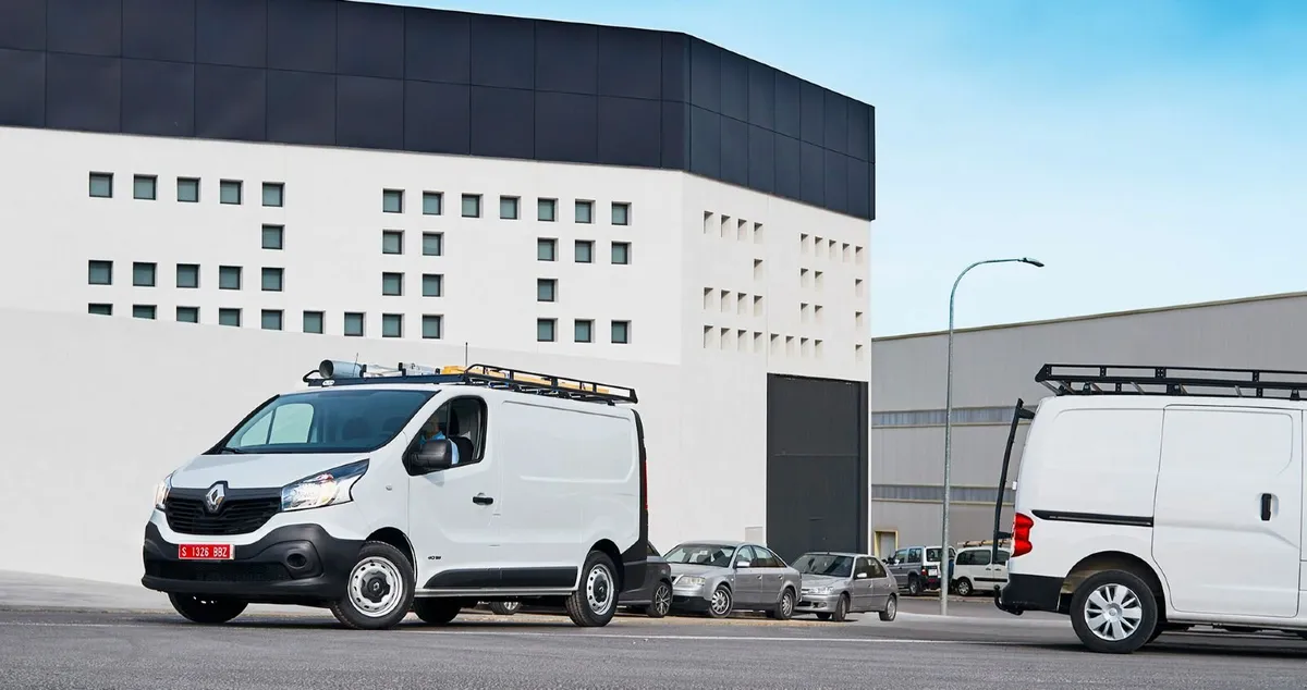 Renault Trafic Cruz Evo Roof Rack Kit - Image 1