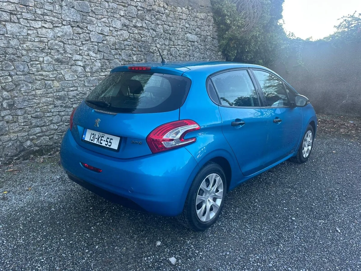 Peugeot 208 - Image 2