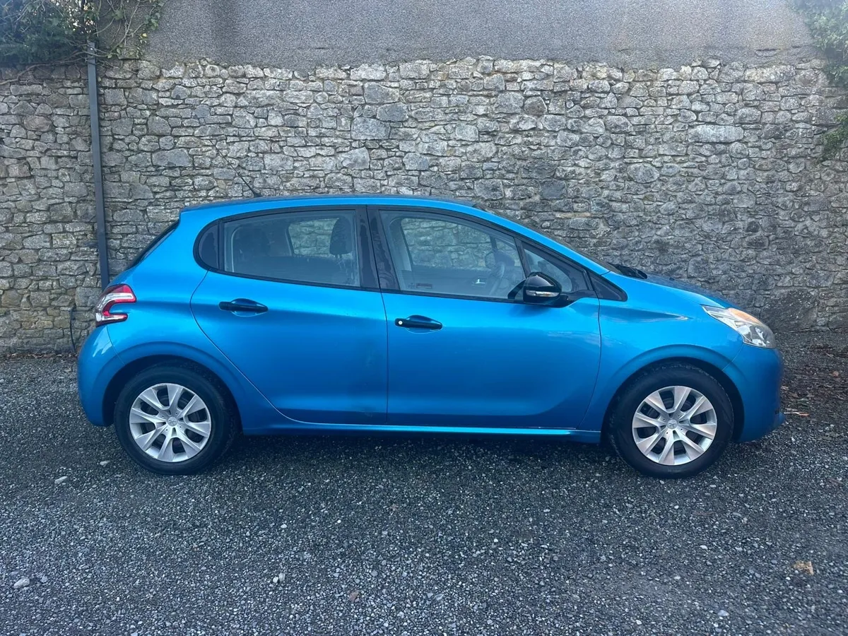 Peugeot 208 - Image 4