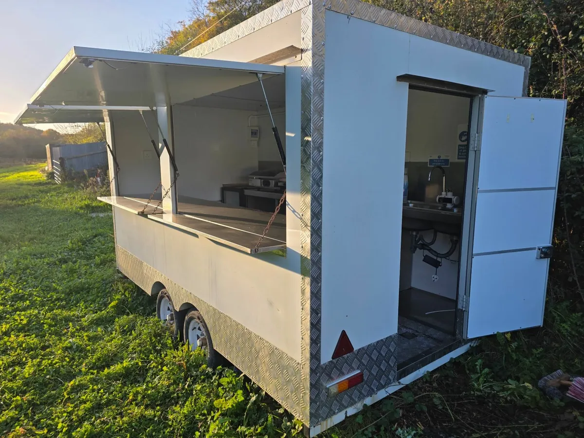 Catering  Food trailer - Image 2