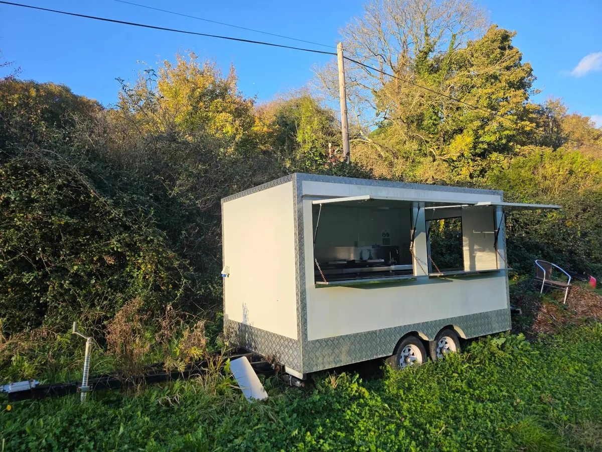 Catering  Food trailer - Image 3