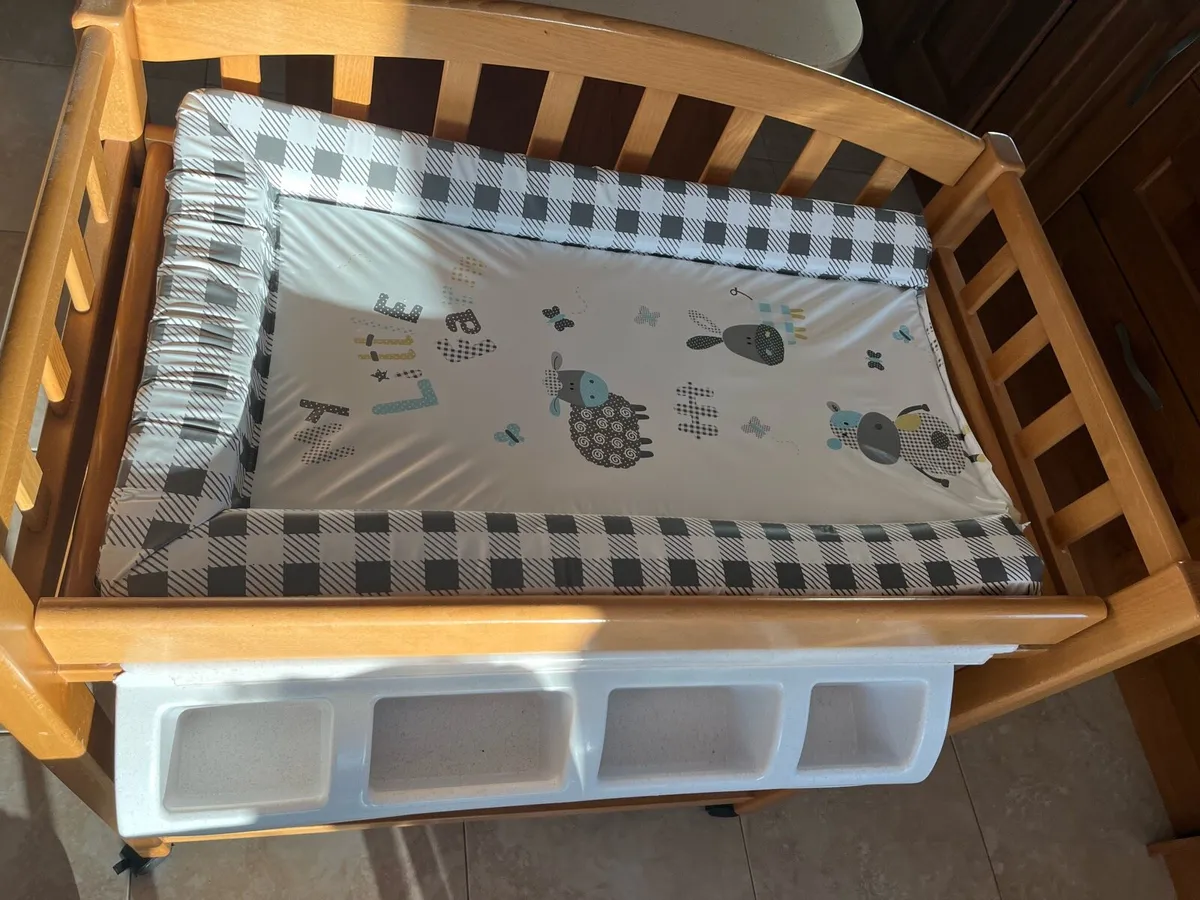 Mamas & Pappas Changing Table - Image 2