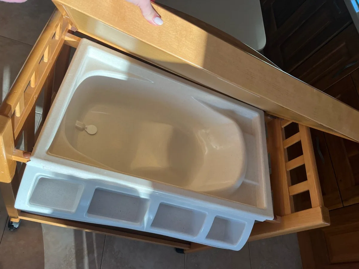 Mamas & Pappas Changing Table - Image 3