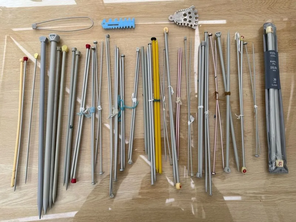 Box of 90+ Vintage Knitting and Crochet Needles - Image 4