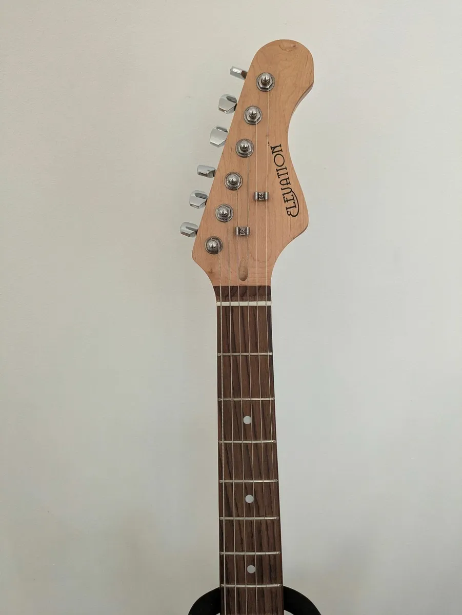 Electric Guitar - Image 4