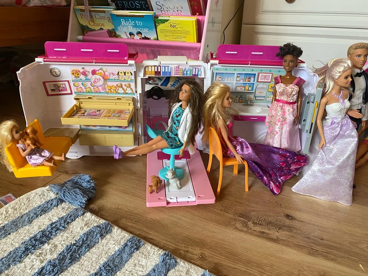 Barbie ambulance & Barbie aeroplane - Image 4