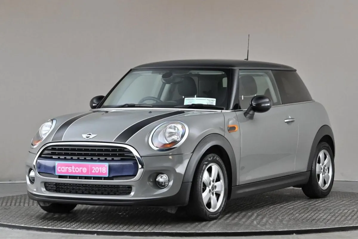 MINI Cooper 1.5 D 6spd  bitone Roof - Image 3