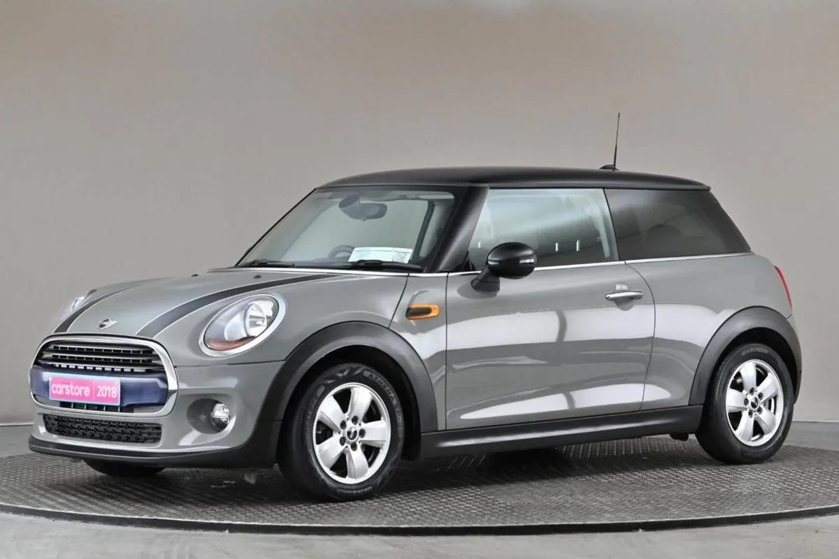 MINI Cooper 1.5 D 6spd  bitone Roof - Image 4