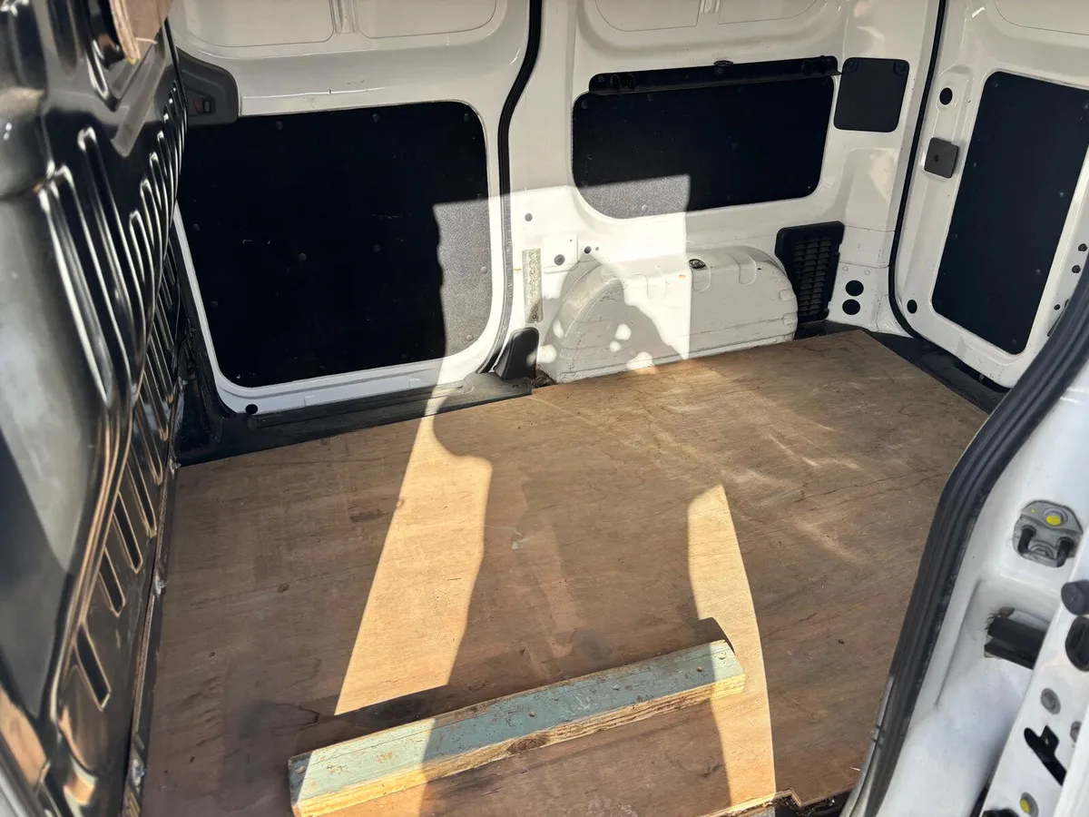 Nissan NV200 2013 - Image 4