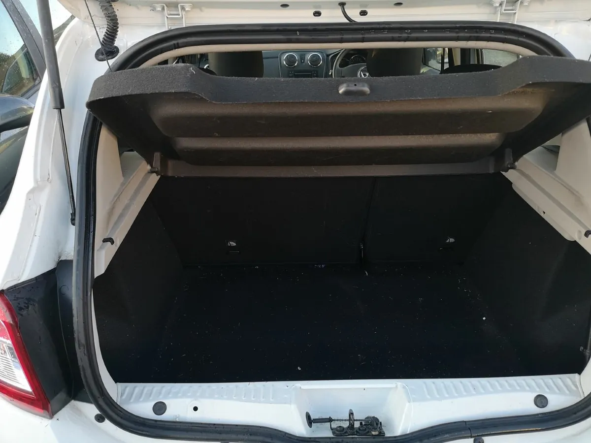 Dacia Sandero 2015 - Image 2