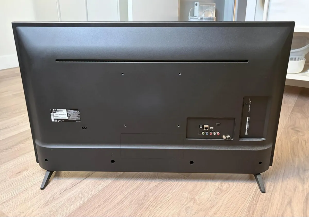 LG 43 inch smart tv - Image 2