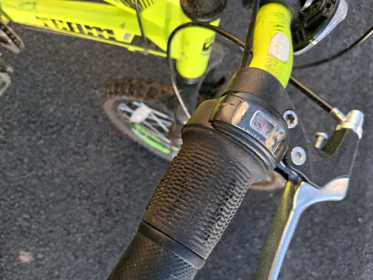 Boy's bike - Image 2