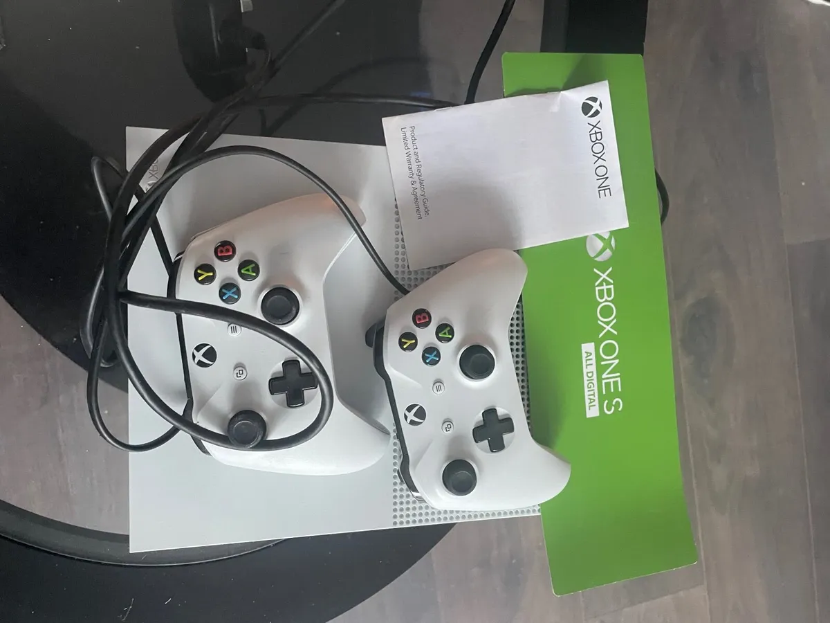 🎮 Xbox One S All-Digital Edition + 2 Contro