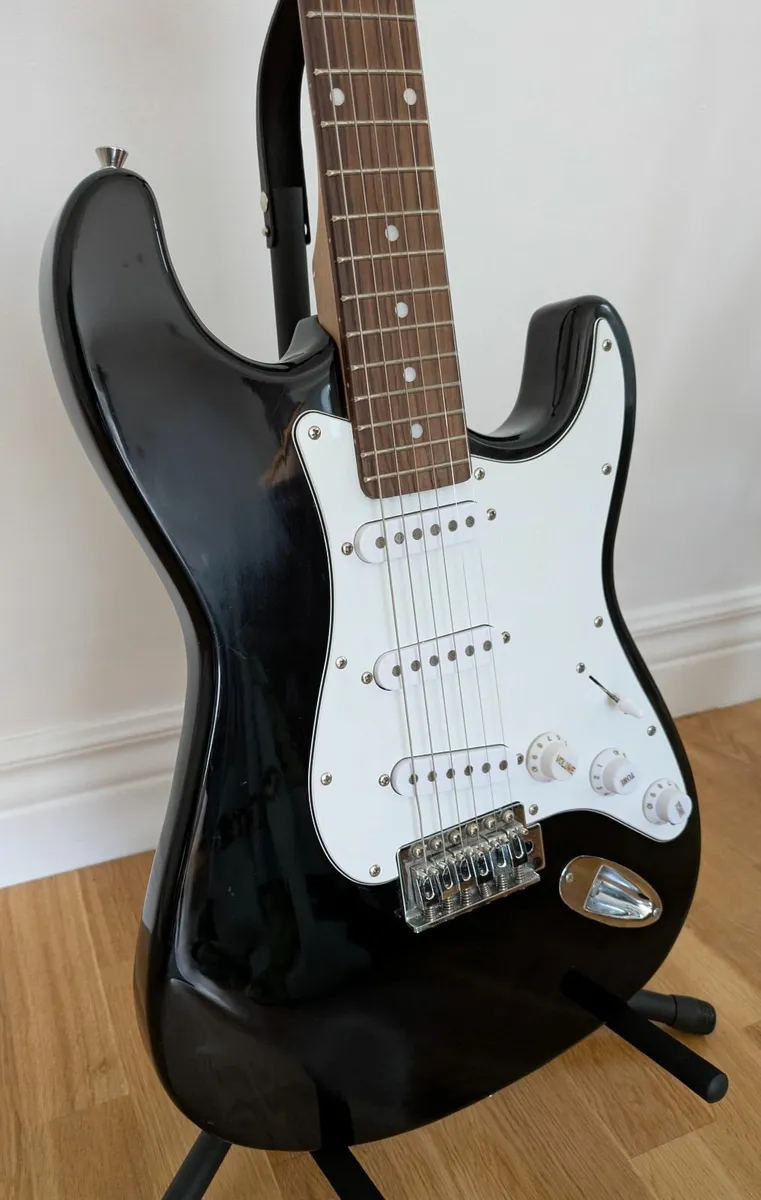 Electric Guitar - Image 2