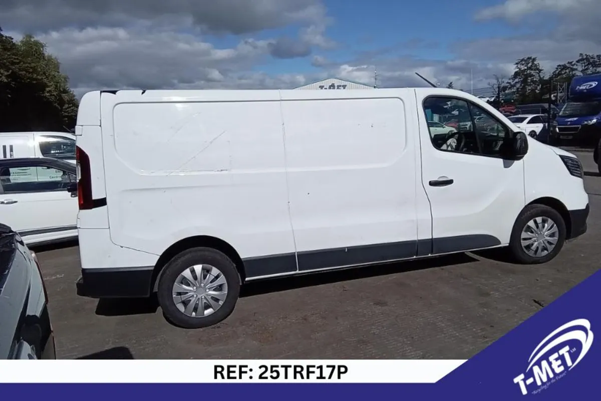 2022 RENAULT TRAFFIC BREAKING FOR PARTS - Image 4
