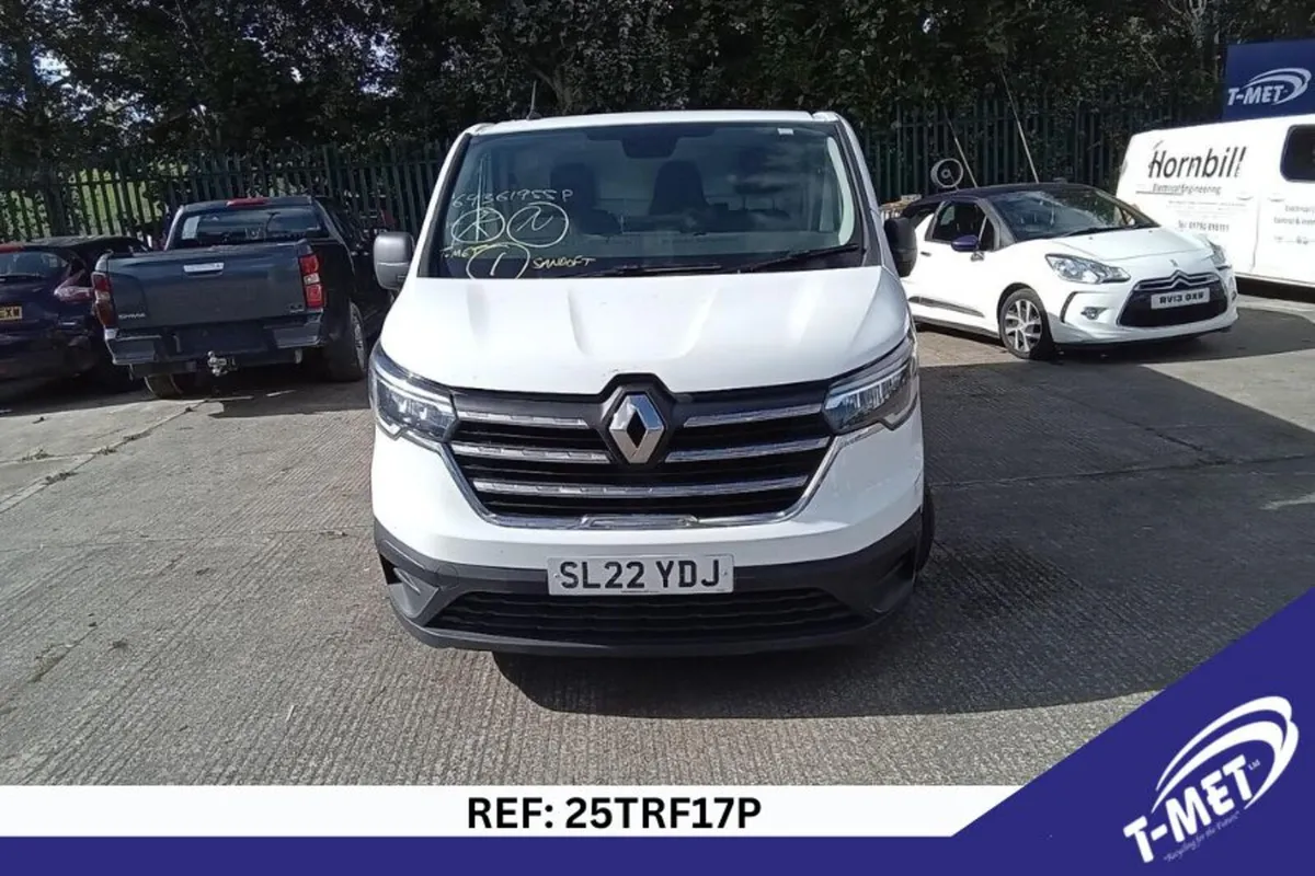 2022 RENAULT TRAFFIC BREAKING FOR PARTS - Image 2
