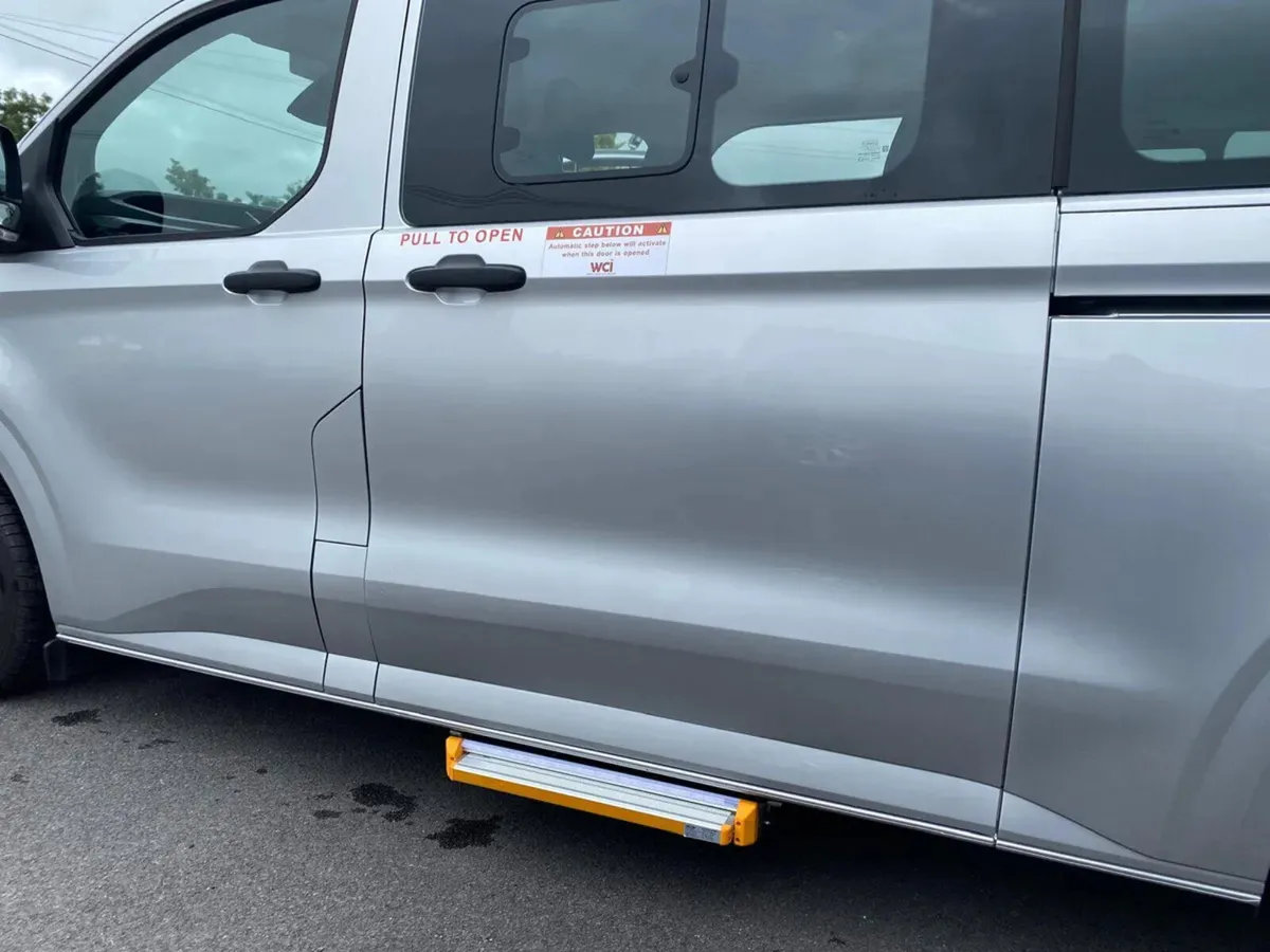 Wheelchair Accessible Ford Custom Kombi - Image 3