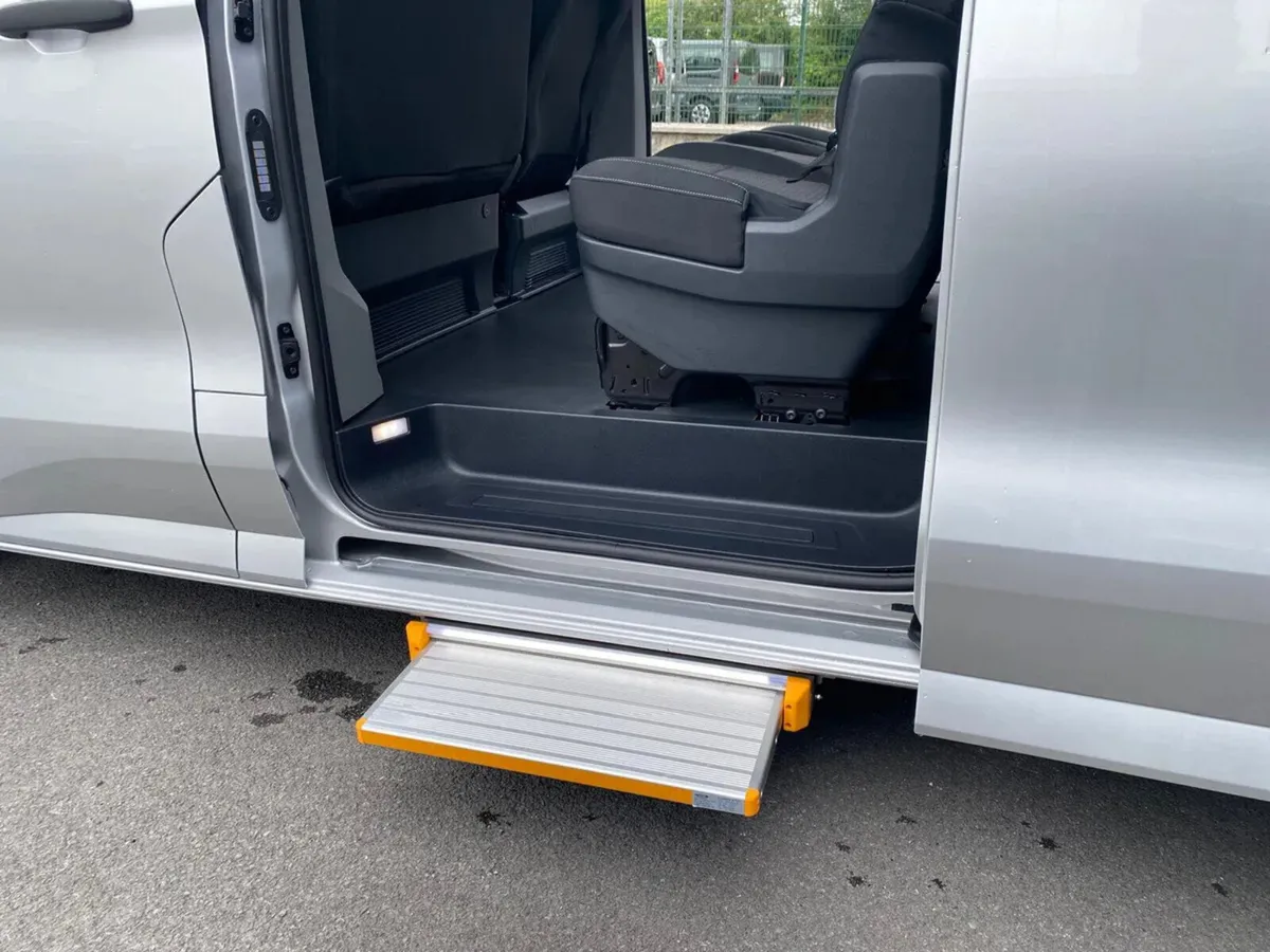 Wheelchair Accessible Ford Custom Kombi - Image 4